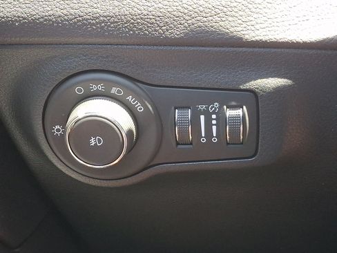 Used 2018 Jeep Compass Latitude w/ Popular Equipment Group AWD/4WD image 22