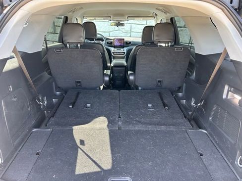Used 2023 Ford Explorer XLT w/ Equipment Group 202A image 11