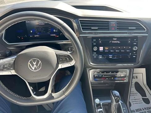 Used 2023 Volkswagen Tiguan SE FWD image 2