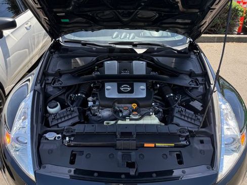 Used 2017 Nissan 370Z Coupe RWD image 27