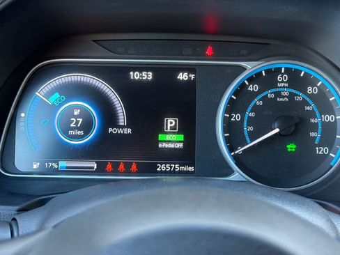 Used 2022 Nissan Leaf S image 25