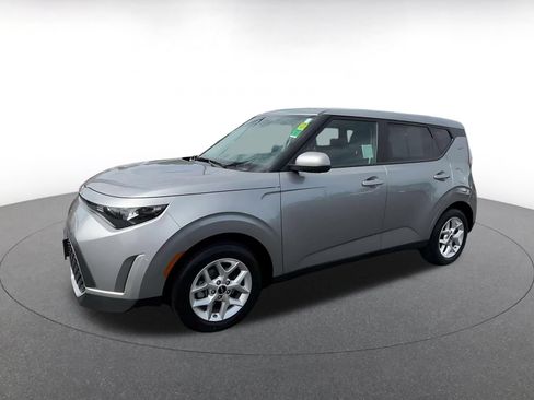 Used 2025 Kia Soul LX w/ LX Technology Package FWD image 8