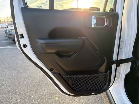 Used 2025 Jeep Wrangler Rubicon w/ Convenience Group image 22