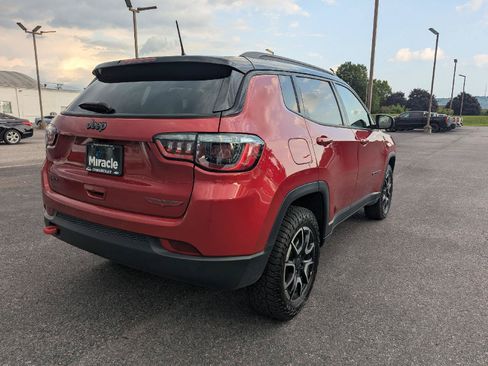 Used 2025 Jeep Compass Trailhawk AWD/4WD image 7
