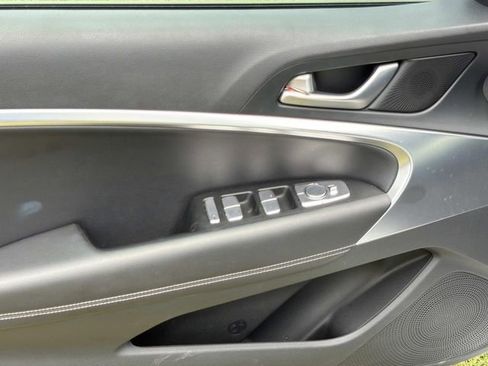 Used 2025 Genesis G70 2.5T AWD/4WD image 18