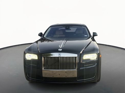 Used 2015 Rolls-Royce Ghost image 2