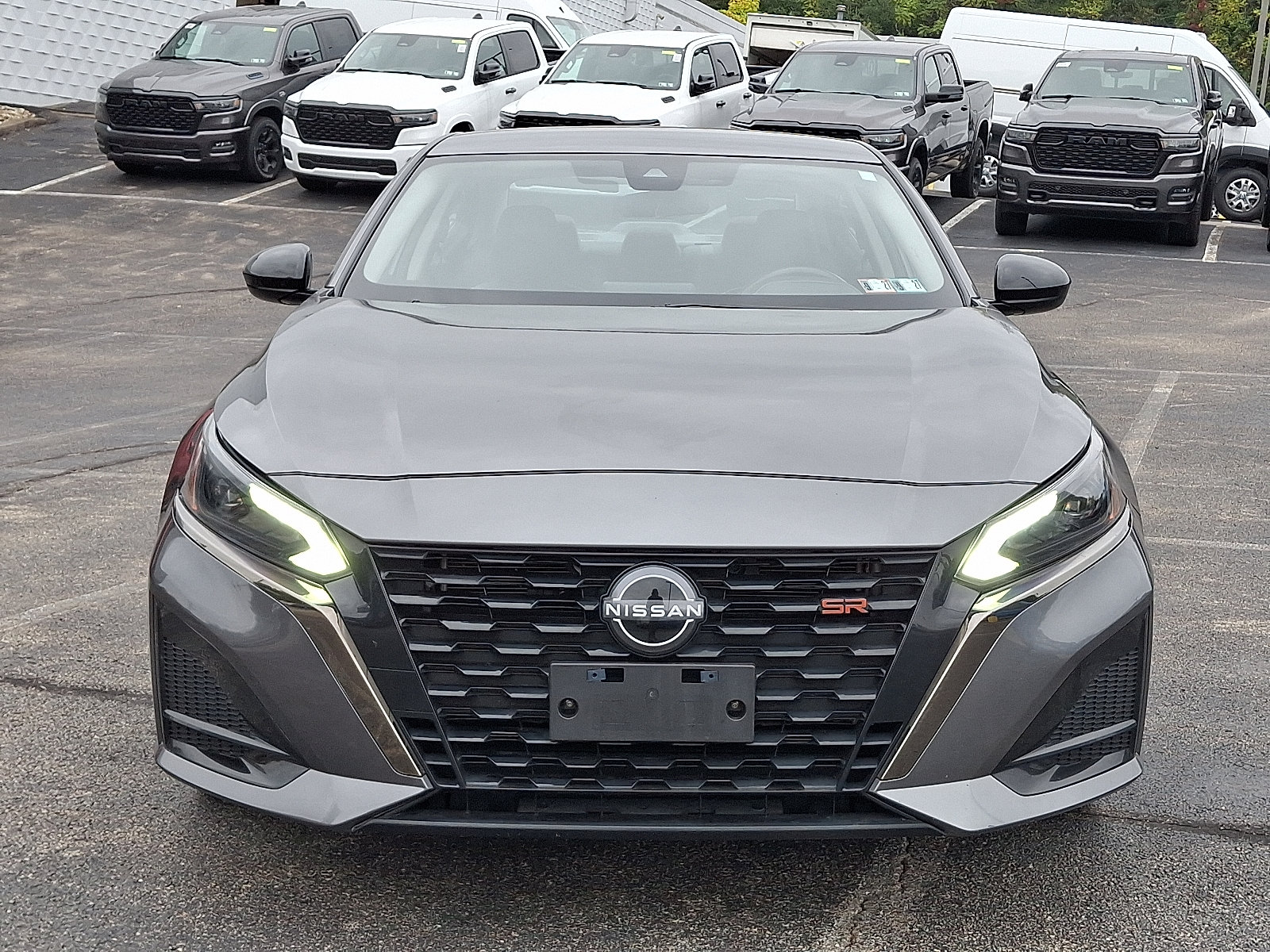 Used 2024 Nissan Altima 2.5 SR FWD image 2