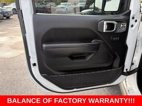 Used 2023 Jeep Gladiator Sport AWD/4WD image 12