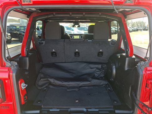 Used 2022 Jeep Wrangler Unlimited Sahara w/ Cold Weather Group image 29