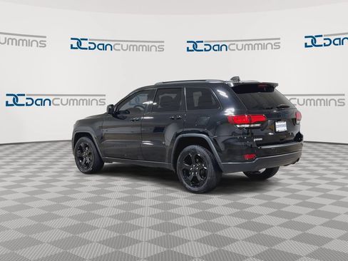 Used 2018 Jeep Grand Cherokee Laredo AWD/4WD image 6