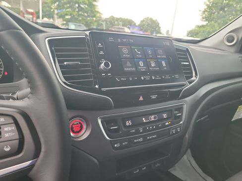 Used 2025 Honda Ridgeline Sport image 17