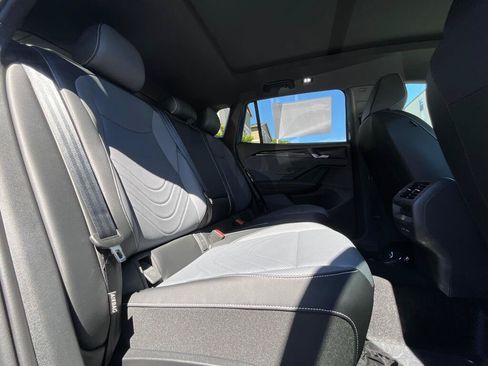 New 2026 Volkswagen Tiguan SE R-Line AWD/4WD image 14