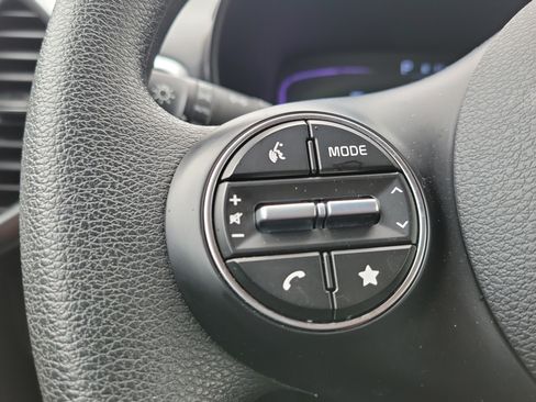 Certified 2025 Kia Soul LX w/ LX Technology Package FWD image 22