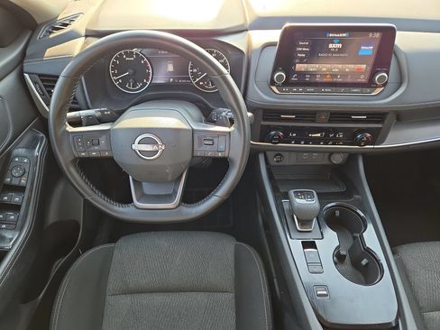 Used 2025 Nissan Rogue SV FWD image 14