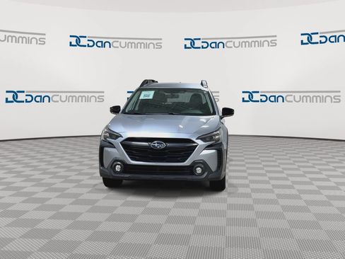 Used 2024 Subaru Outback Premium AWD/4WD image 3