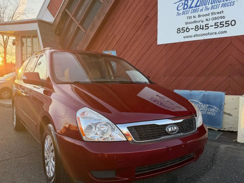 Used 2012 Kia Sedona LX image 1