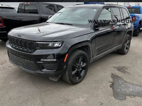 Used 2024 Jeep Grand Cherokee Limited w/ Black Appearance Package image 1
