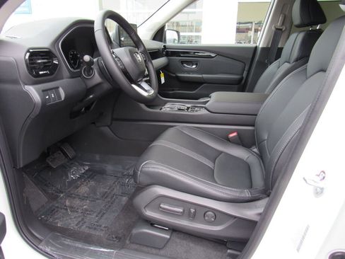 Used 2024 Honda Pilot Touring image 5