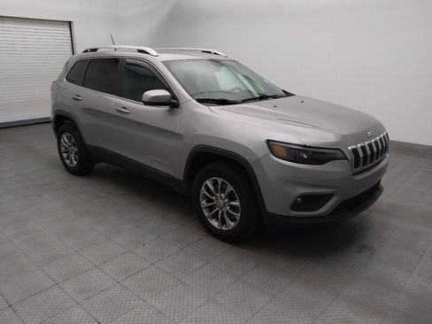Used 2019 Jeep Cherokee Latitude Plus w/ Cold Weather Group AWD/4WD image 11