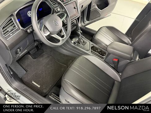 Used 2022 Volkswagen Tiguan SE w/ Panoramic Sunroof Package FWD image 21