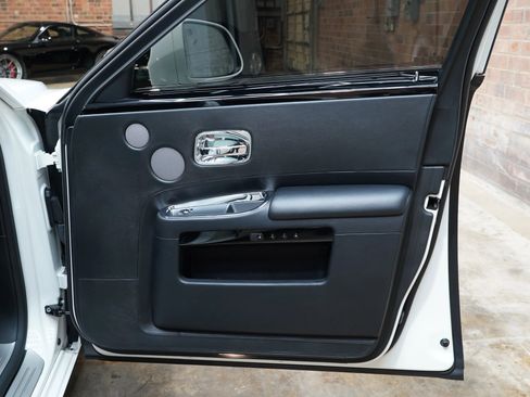 Used 2015 Rolls-Royce Ghost image 51