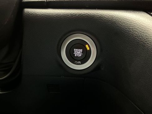 Used 2025 Chrysler Pacifica Select FWD image 20