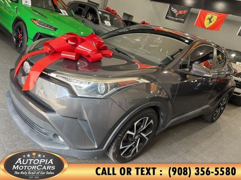 Used 2018 Toyota C-HR XLE FWD image 2