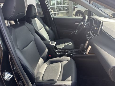 Used 2023 Toyota Corolla Cross XLE w/ Convenience Package AWD/4WD image 26