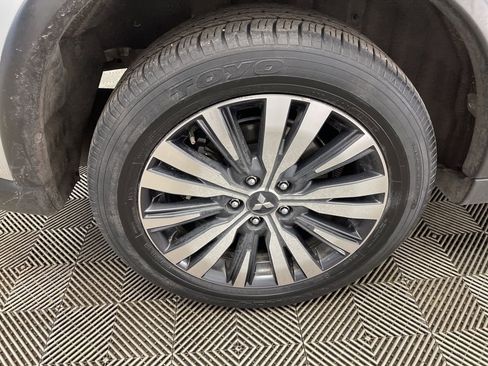 Used 2020 Mitsubishi Outlander ES image 33