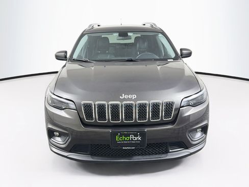 Used 2019 Jeep Cherokee Latitude Plus FWD image 2