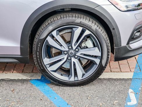 Certified 2026 Volvo V60 B5 Cross Country Plus w/ Climate Package image 10