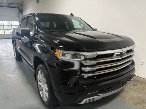 Used 2022 Chevrolet Silverado 1500 High Country w/ High Country Premium Package AWD/4WD image 5