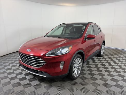 Used 2022 Ford Escape Titanium w/ Titanium Elite Package AWD/4WD image 2