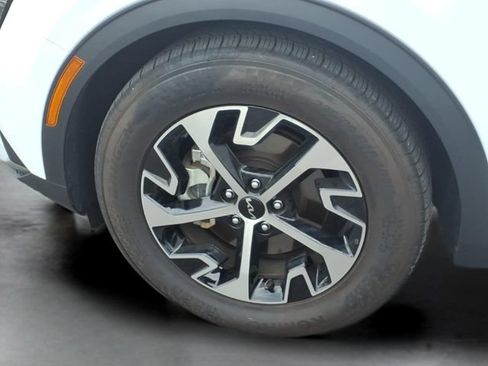 Used 2025 Kia Sportage EX w/ Premium Package FWD image 16