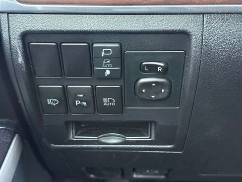 Used 2018 Toyota Land Cruiser w/ Preferred Accessory Package AWD/4WD image 27
