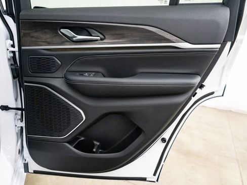 New 2026 Jeep Grand Cherokee Limited image 32