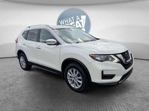Used 2018 Nissan Rogue SV image 1