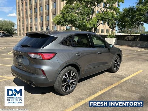 Used 2022 Ford Escape SE w/ SE Sport Appearance Package image 5