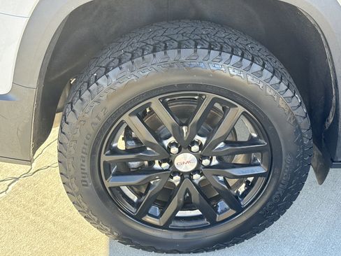 Used 2018 GMC Acadia SLT image 12