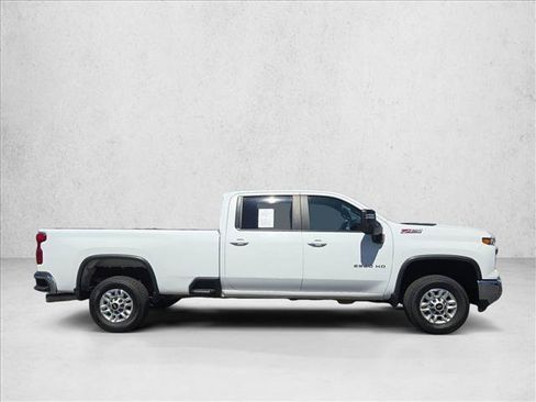 Used 2024 Chevrolet Silverado 2500 LT w/ Convenience Package AWD/4WD image 4