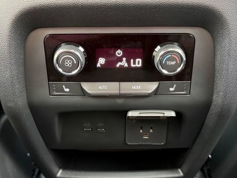 New 2026 Chevrolet Traverse RS AWD/4WD image 17