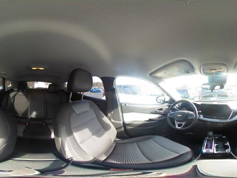 Used 2025 Chevrolet Trax LT w/ LT Convenience Package image 41