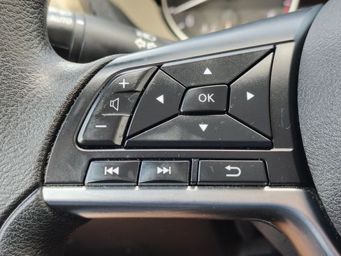 Used 2025 Nissan Sentra SV FWD image 20