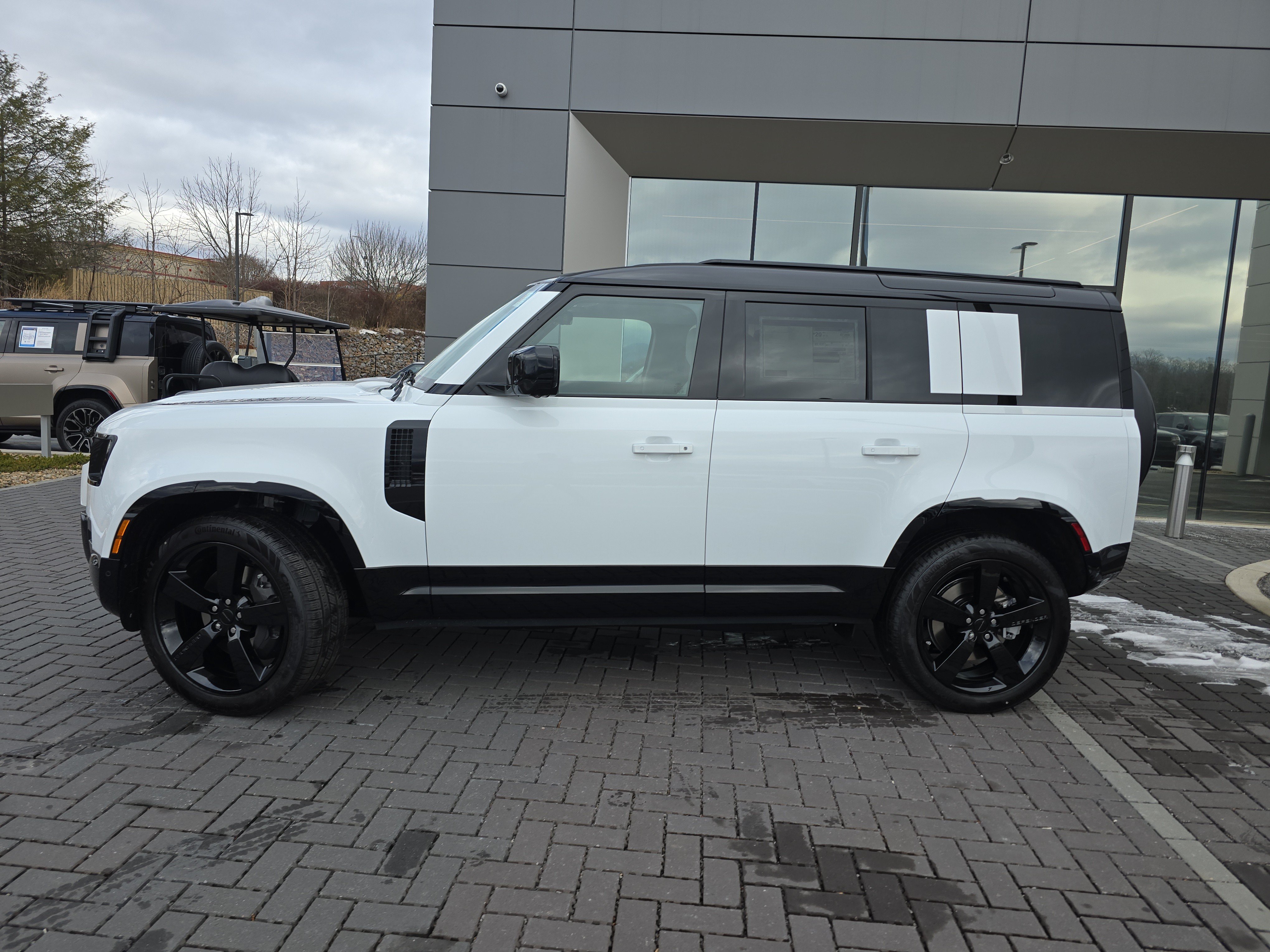 Certified 2026 Land Rover Defender 110 X-Dynamic SE AWD/4WD image 9