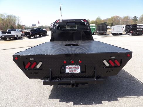 Used 2021 Ford F550 image 6