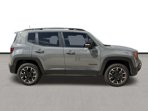 Used 2023 Jeep Renegade Latitude AWD/4WD image 4