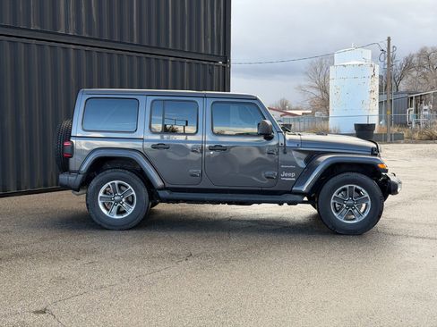Used 2019 Jeep Wrangler Unlimited Sahara image 4