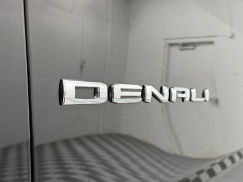 Used 2022 GMC Yukon XL Denali AWD/4WD image 9