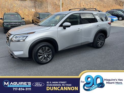 Used 2022 Nissan Pathfinder SV image 1