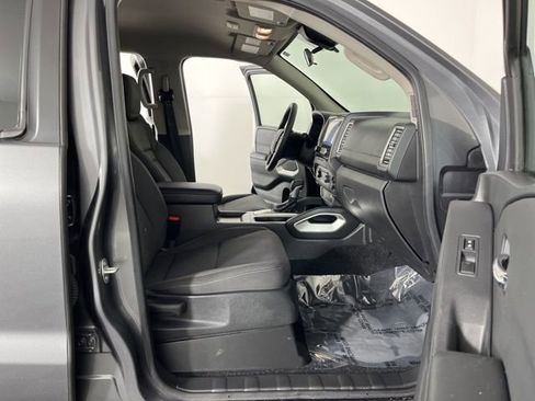 Used 2024 Nissan Frontier SV image 38